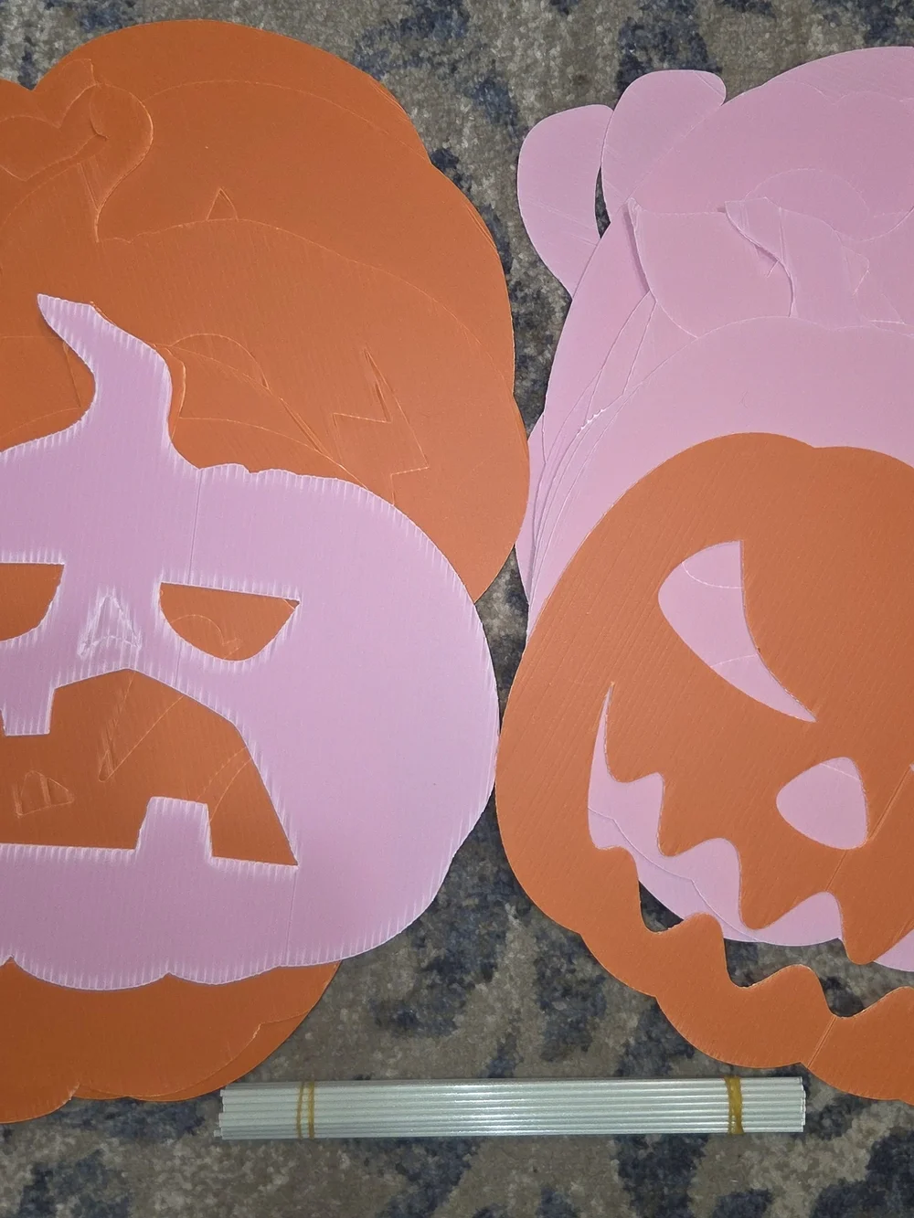 18 Pieces Pumpkin Yard Sign Set 9 Orange 9 Pink 36 Plastic Stakes Waterproof NEW